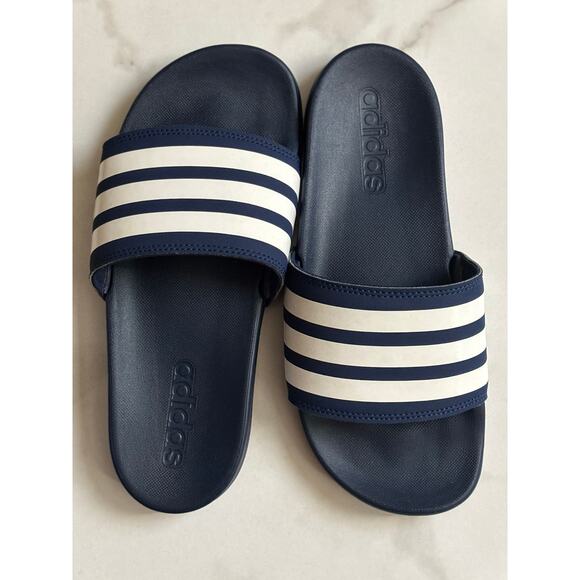 Adidas Adilette Slides Size 4 - Picture 1 of 5